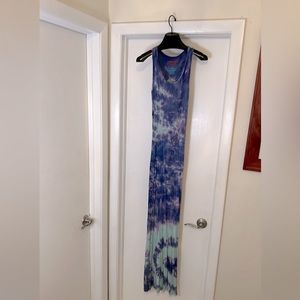 American twist maxi dress in tie-dye.